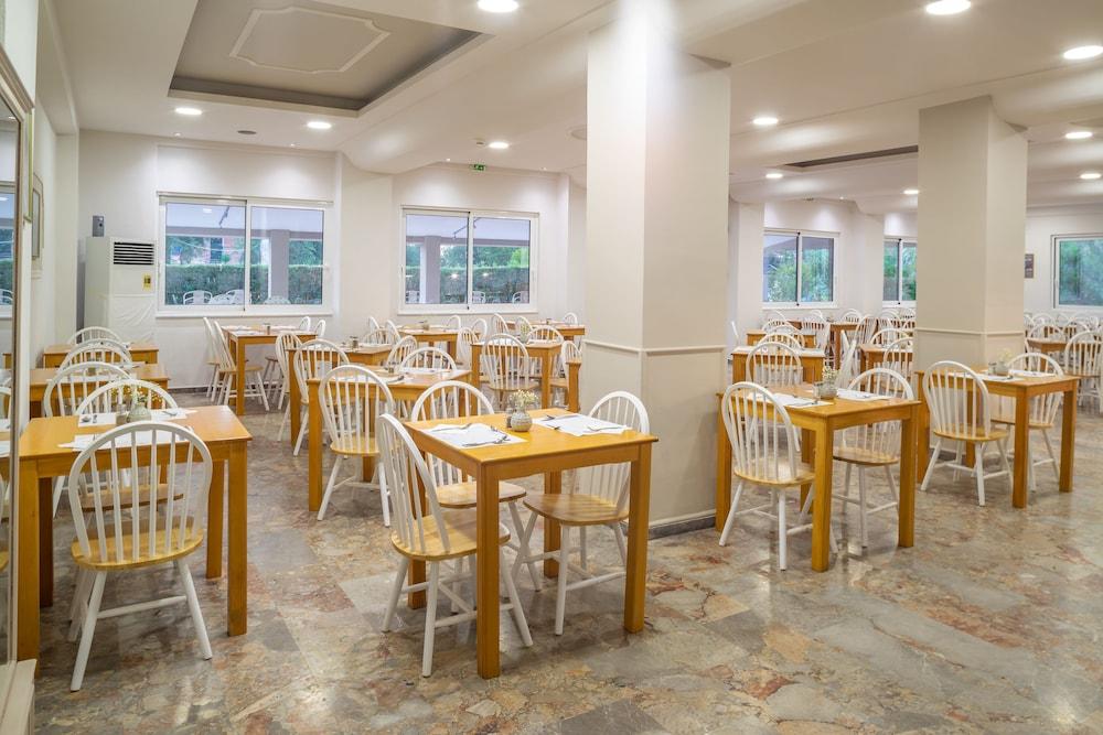 Cnic Gemini Hotel Месонґі Екстер'єр фото